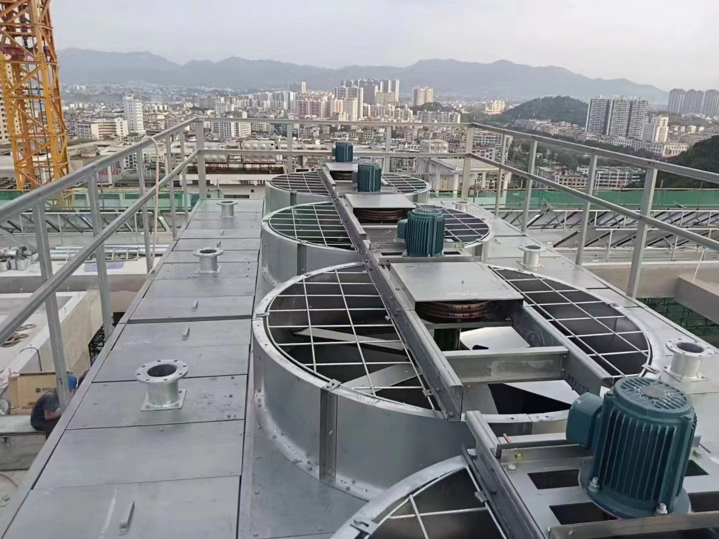 不銹鋼冷卻塔降低噪聲方案(浙江冷卻塔噪聲解決方案)